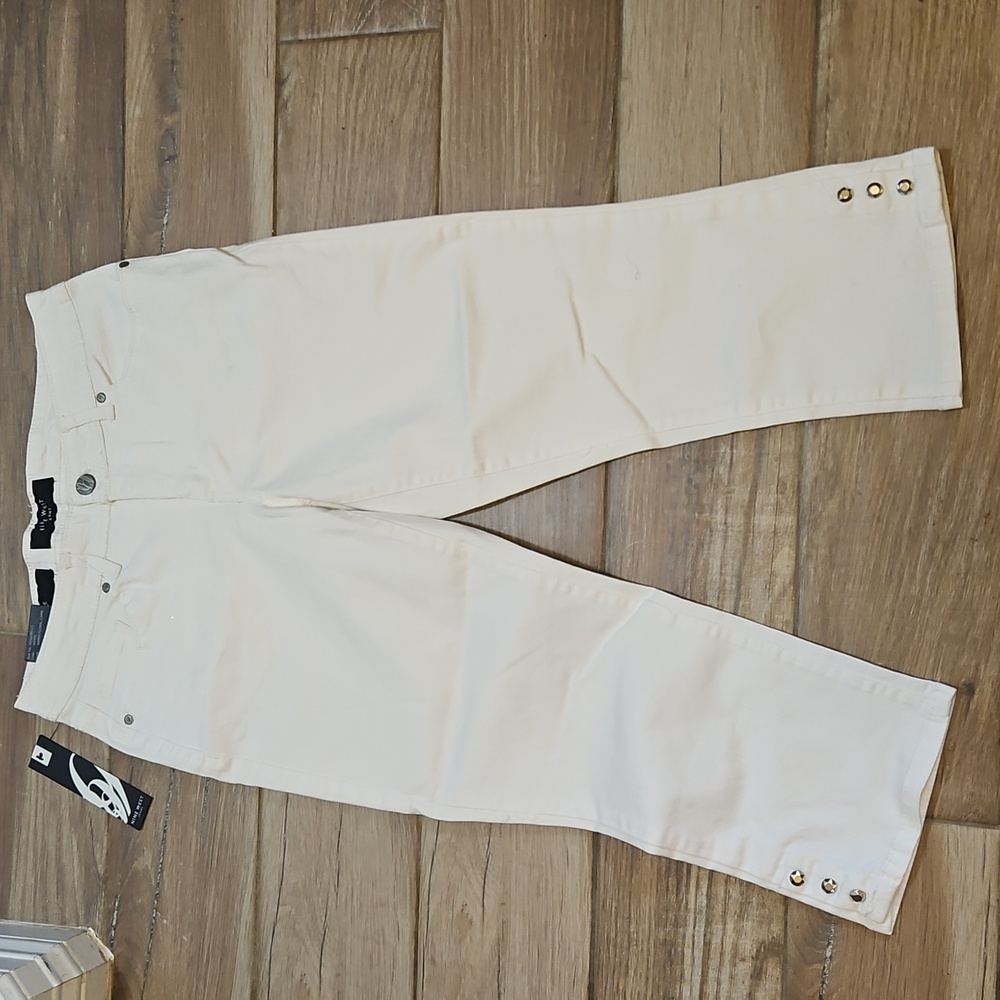 NWT!!  Nine West women's size 6 capris  2478
